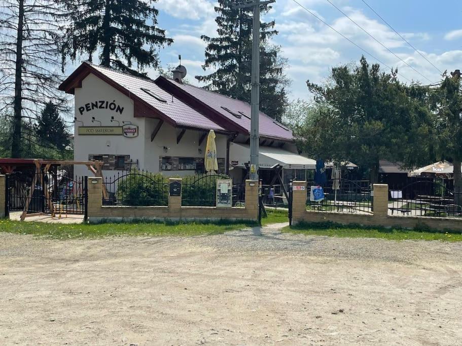 Apartman Katarina V Penzione Pod Smrekom Martin Bagian luar foto