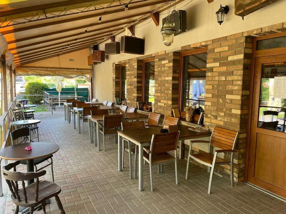 Apartman Katarina V Penzione Pod Smrekom Martin Bagian luar foto