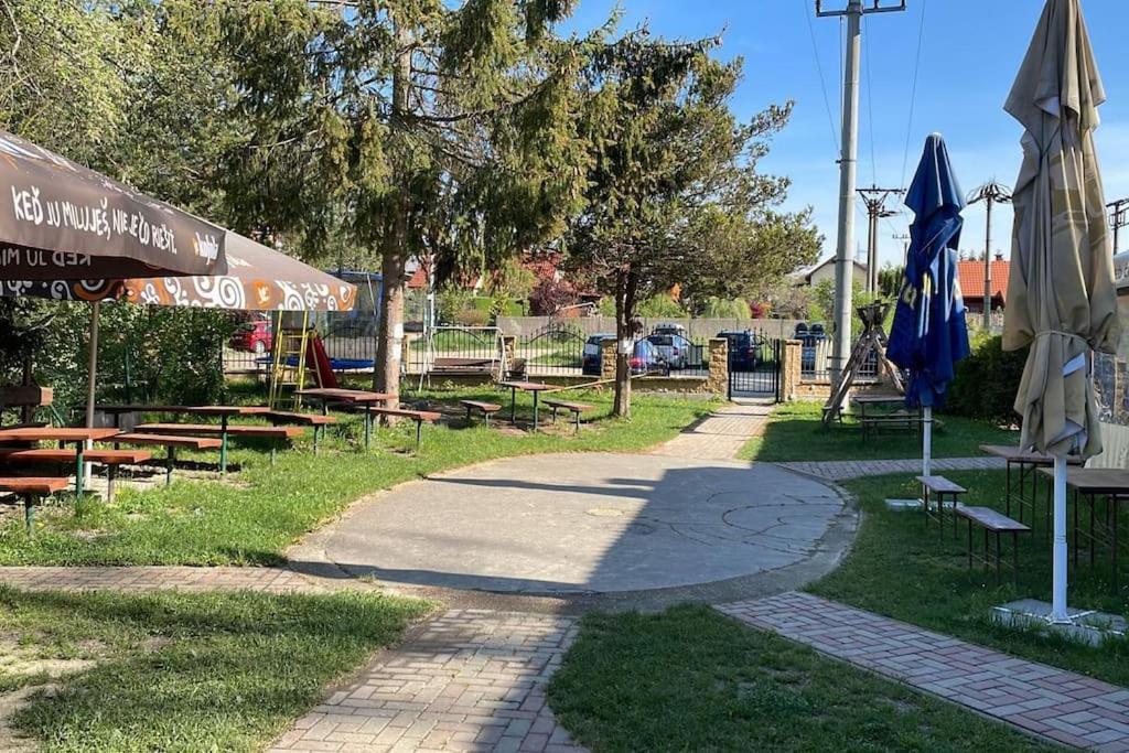 Apartman Katarina V Penzione Pod Smrekom Martin Bagian luar foto