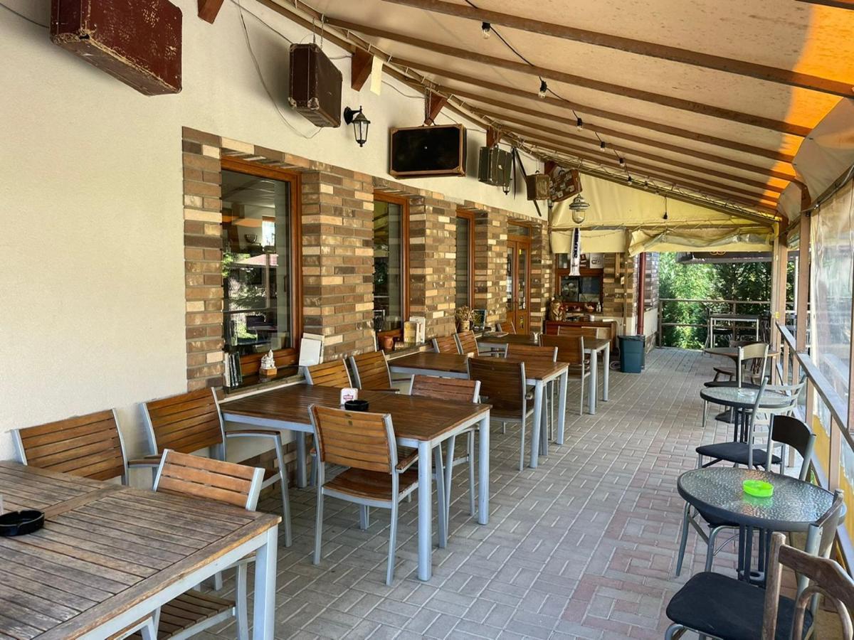 Apartman Katarina V Penzione Pod Smrekom Martin Bagian luar foto